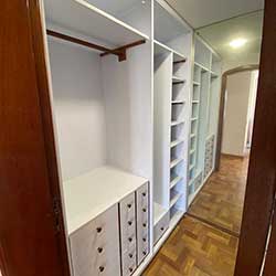 Envelopamento de closet com branco fosco - São Paulo